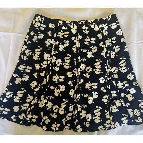Ann Taylor Pleated Trumpet Skirt Sz 8 Navy with White Floral Lined - Picture 6 of 9